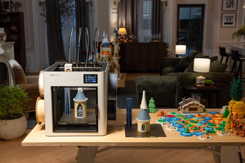 Multi-material 3D print with a wipe tower and purge block on the print bed